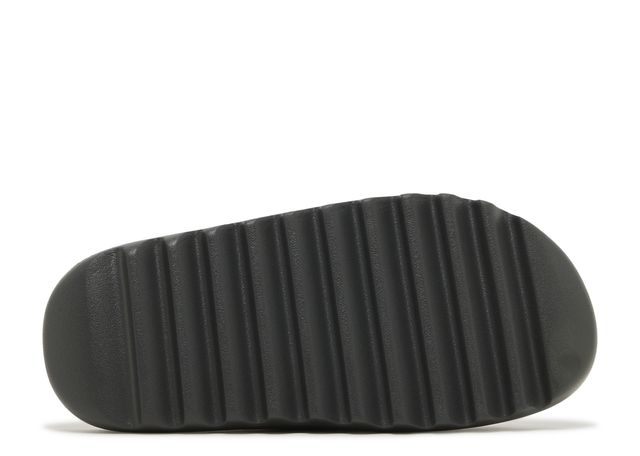 Yeezy Slide Dark Onyx Bottom